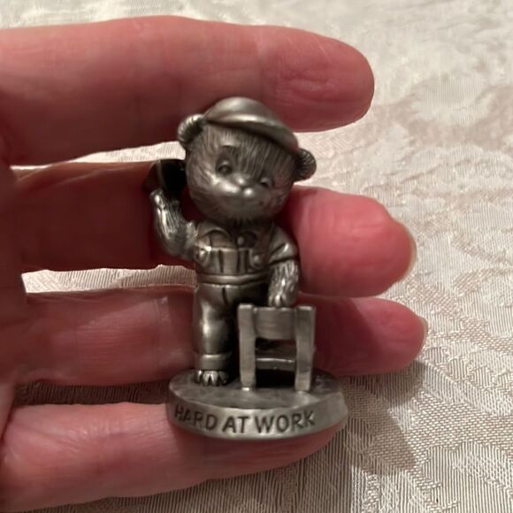 Vintage Avon 1983 pewter “Hard at Work” bear figurine EVC - Picture 3 of 10